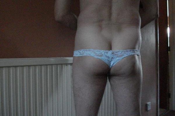 Ajuste apretado en las bragas de mi novia