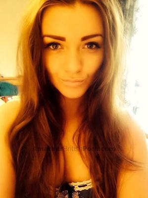 Selfies d'adolescentes nues en bikini d'été