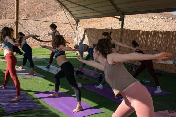 NN Israelíes Yoga Putas