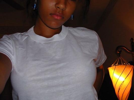 Linda muñeca de ébano para follar