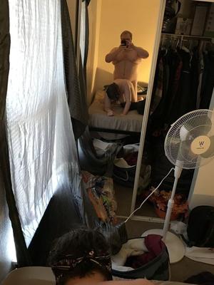 彼女は私をとても興奮させます