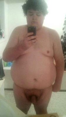 Callum desnudo expuesto para todos