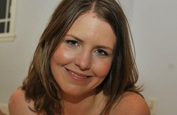 Melissa – Wunderschöne MILF von nebenan