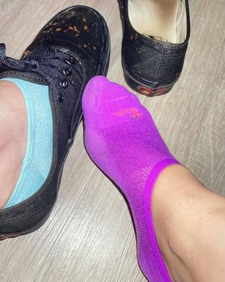 Ash’s sweaty feet out of Vans shoes