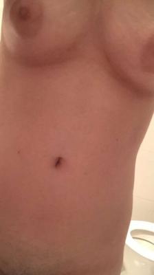 Showing her pussy and body