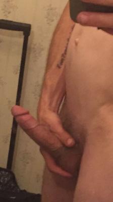 入れ墨をしたホットな男たちがけいれん