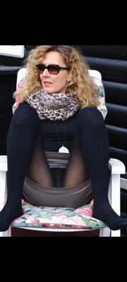 Who is she? Who has more pictures? Pantyhose milf