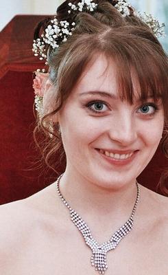 Olga H nackt und in Netzunterwäsche
