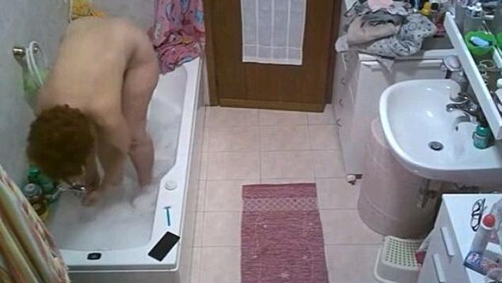 spiando mia maman dans la partie bagno