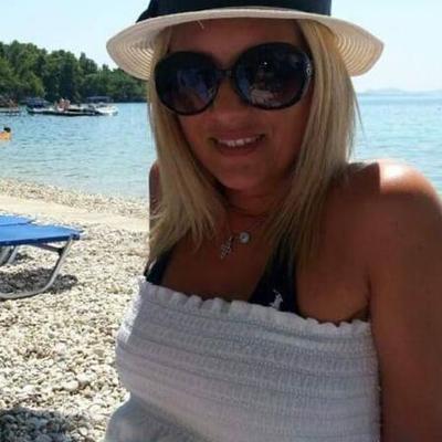 Some photos from my ex-wife. She was very hot and sexy.