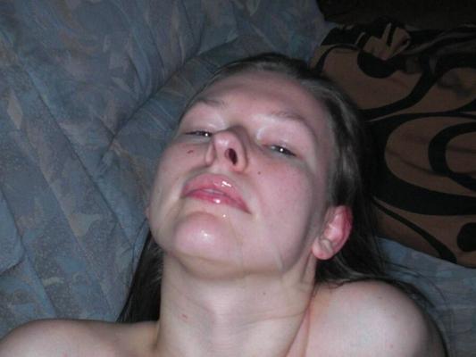 Femme adore les soins du visage et se fait remplir le cul de sperme