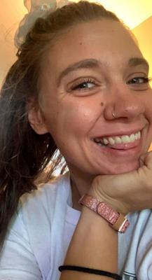 Bien mignonne cette jeune femme