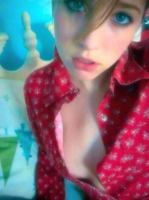 little sister secret selfy