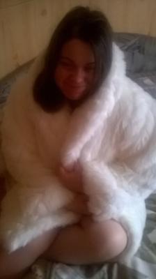 Настоящая девушка в шубе (действительно шлюха)