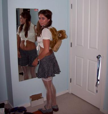 Novia amateur posando en casa