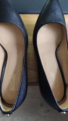 Ihre spitzen MK-Fickheels spritzten