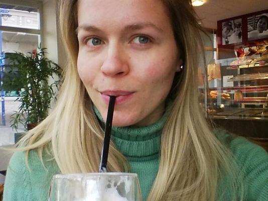 Безупречную голландскую милфу выставили напоказ в любительском видео