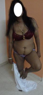 Indian Aunty - Photos teaser de mamelons