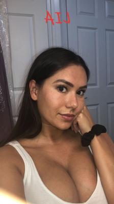 Lia from Connecticut USA