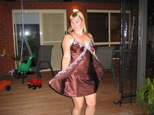 Aussie Webwhore Leanne - Playing with Pussy