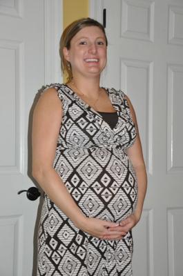 Jolie femme enceinte d'à côté pour commentaires