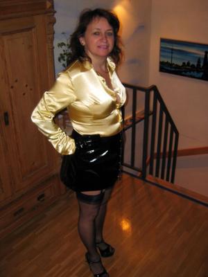 Amateur mature Sandra is a saggy housewife