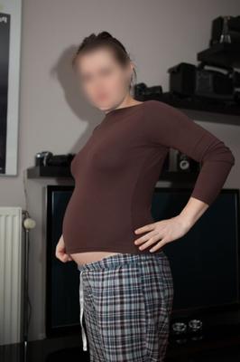 Ma femme enceinte à la maison... nue