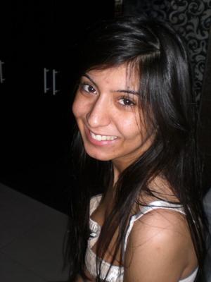 Femme amateur s'habille pour son amant