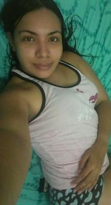 Hermosa latina con tetas perfectas