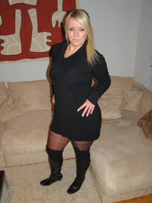 Hotenss amateur - Blonde inconnue en collants