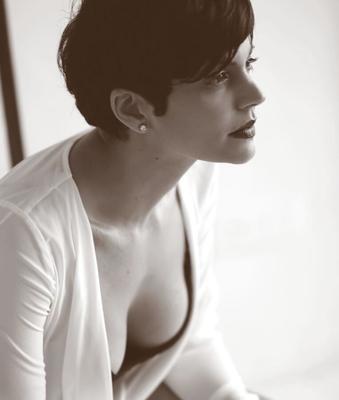 Heiße indische MILF Mandira Bedi
