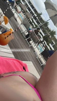 Niederländische Teenie-Mutter im Bikini