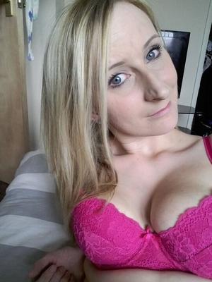 puta rubia MILF expuesta!