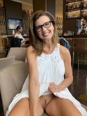 Gorgeous Mature Flasher