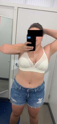Frauenbilder in der Umkleidekabine