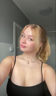 Sexy German Teen With Phat ass!