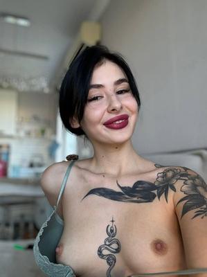 RedditのLuvEvelynClaireホットなブルネット