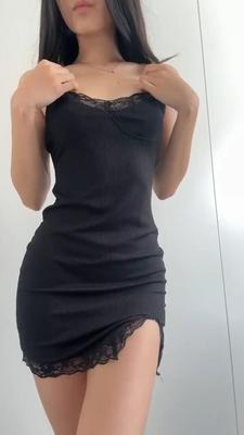Morena flaca sexy desnudándose