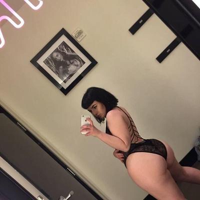 Chick Showing Huge White Ass!