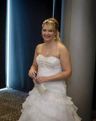 Chubby blonde wife spreading