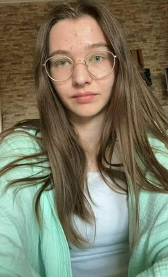 Худенькая юная шлюшка, ищущая внимания