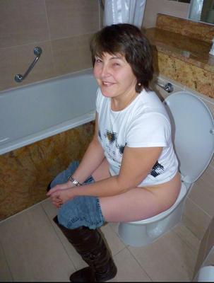 Счастливая тетушка любит, чтобы я за ней наблюдал