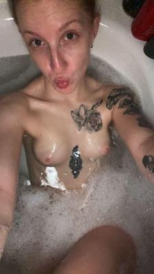 Selfies de femmes dans le bain
