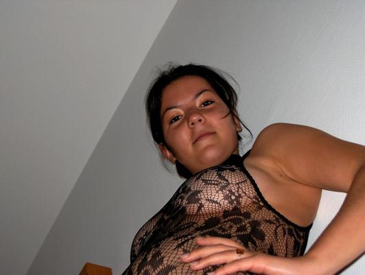 Linda chica en bodystocking negro