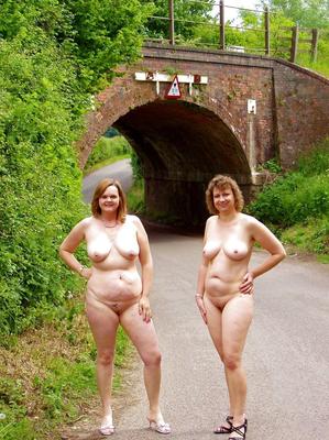 Nudist 