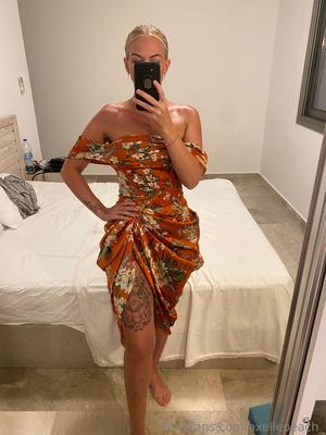 Axelle Big Bubble Butt tetas pequeñas