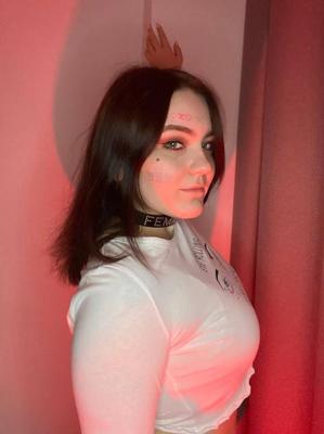 Chubby girl brunette