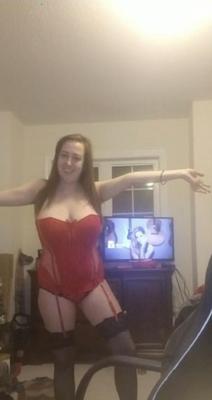 Hot Milf Fucktoy Hure Rachelle liebt es, eine Schlacke freigelegt zu sein