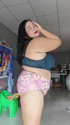 大きなおっぱいを持つBBWの妻
