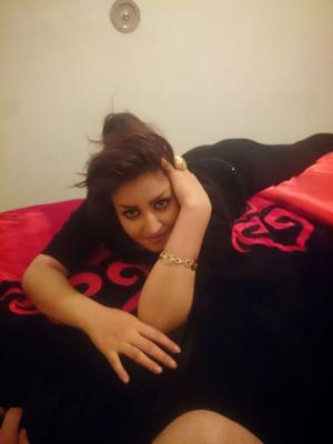 sexy iranian wife 